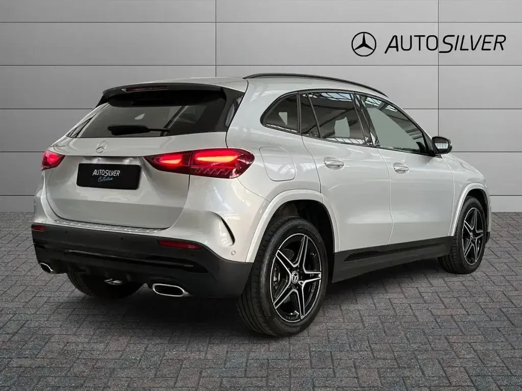 Usata Mercedes GLA250 Advanced Plus 163 CV (119 kW) 2023 Argento / metallizzato SUV