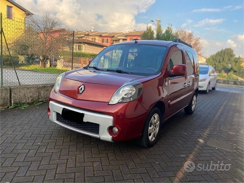 Usata Renault Kangoo 90 CV (66 kW) 2011 Rosso Monovolume