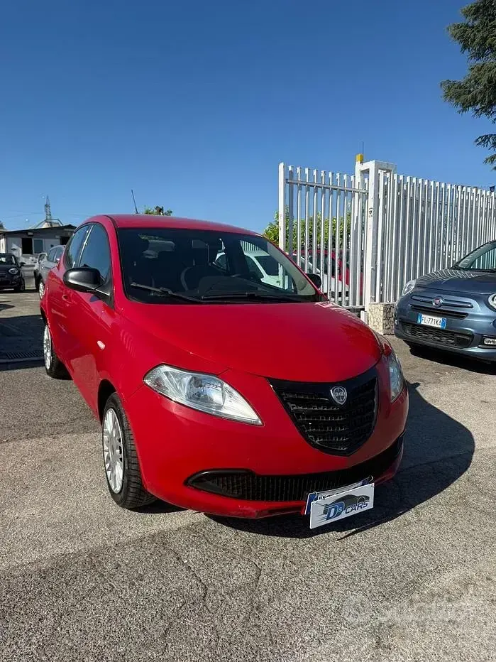 Usata Lancia Ypsilon Gold 69 CV (50 kW) 2014 Rosso Utilitaria