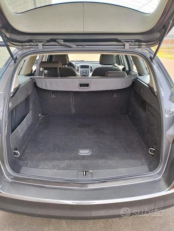 Usata Opel Astra Business 110 CV (80 kW) 2012 Grigio Station wagon