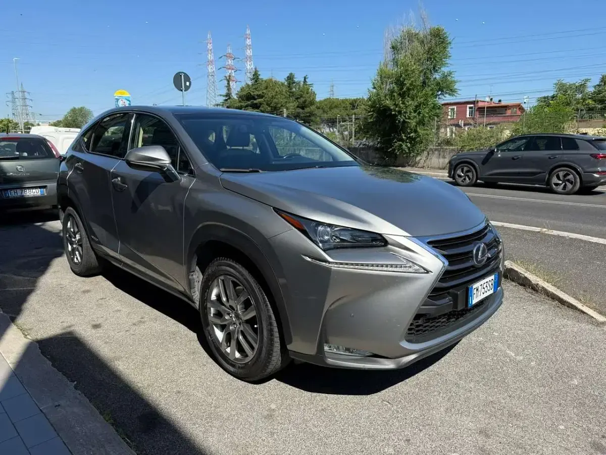Usata Lexus NX300h 155 CV (114 kW) 2017 Grigio SUV