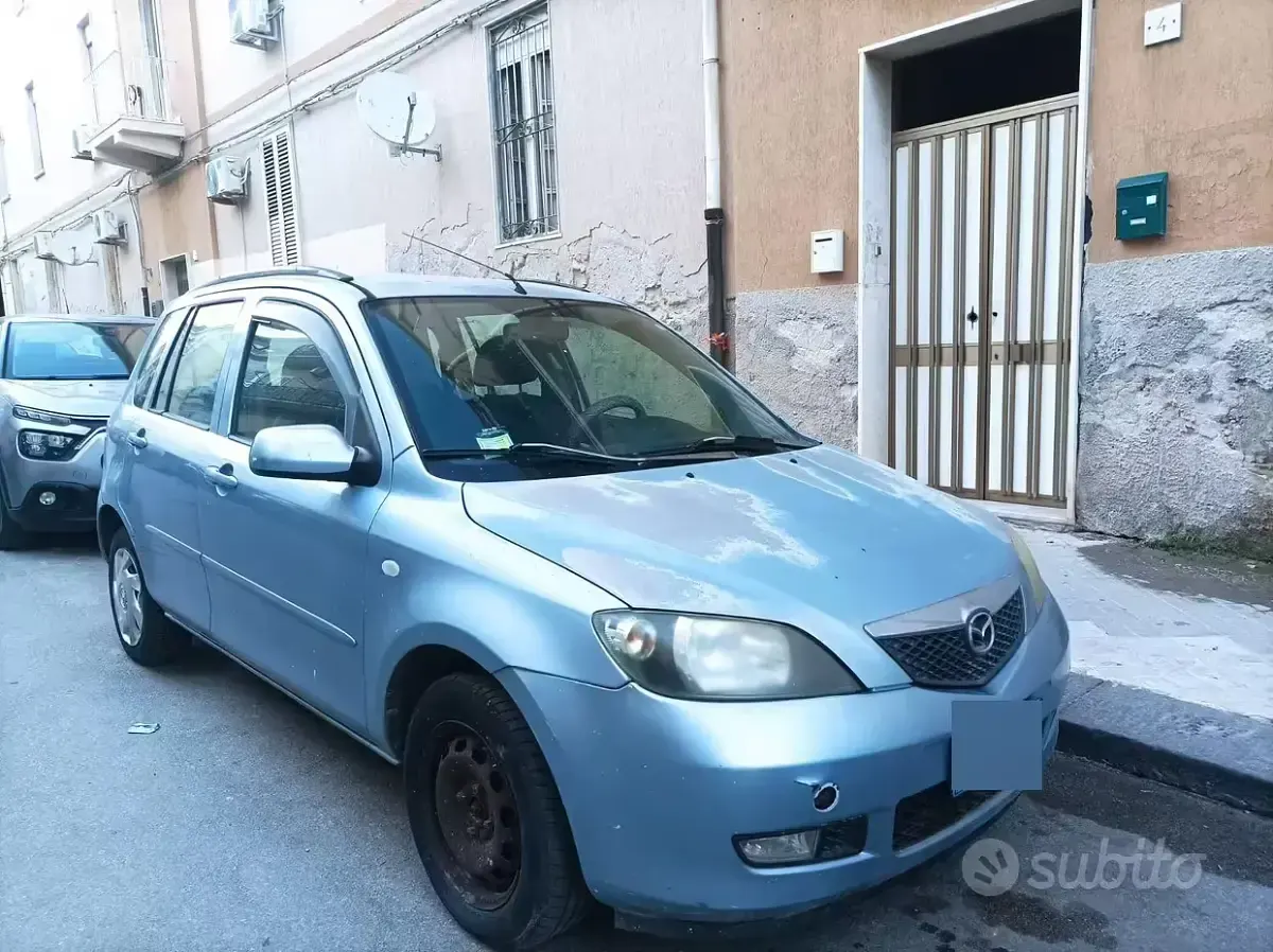 Usata Mazda 2 75 CV (55 kW) 2003 Bluazzurro Utilitaria