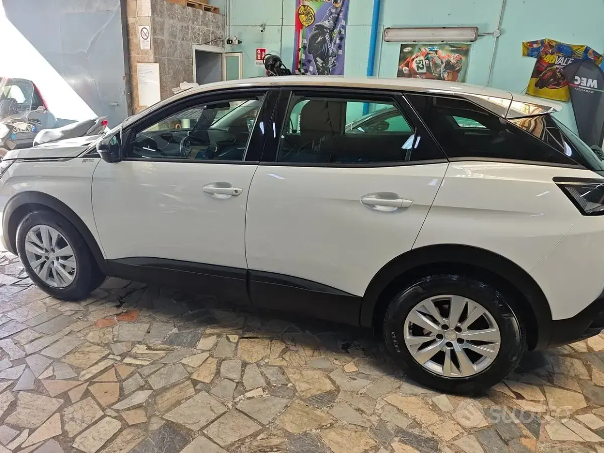 Usata Peugeot 3008 Allure 131 CV (96 kW) 2022 Bianco SUV