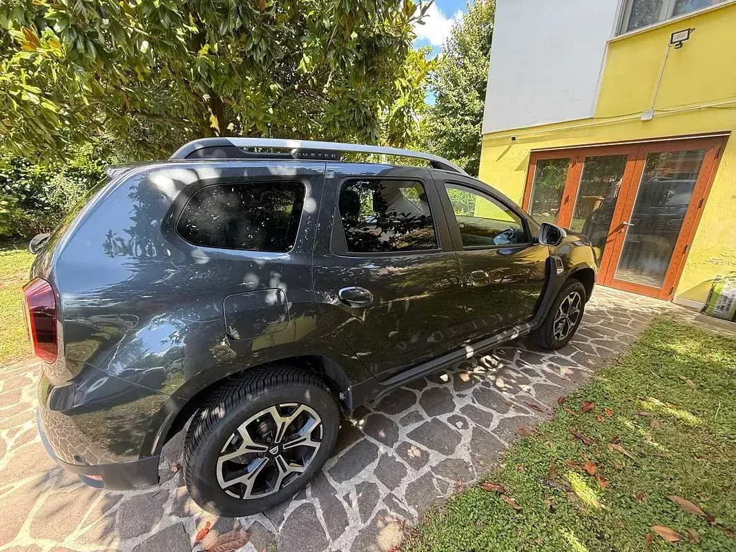Usata Dacia Duster 101 CV (74 kW) 2021 Grigio SUV