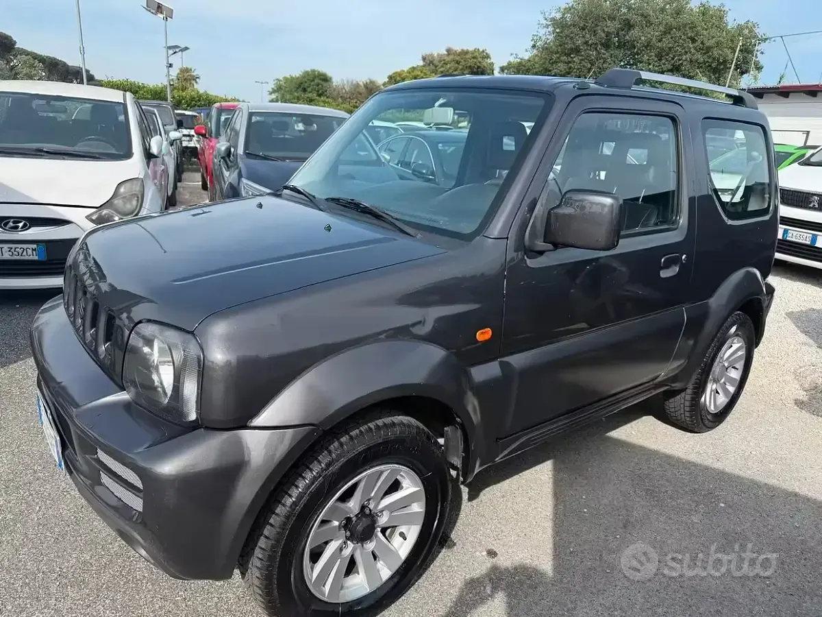 Usata Suzuki Jimny 86 CV (63 kW) 2012 Grigio SUV