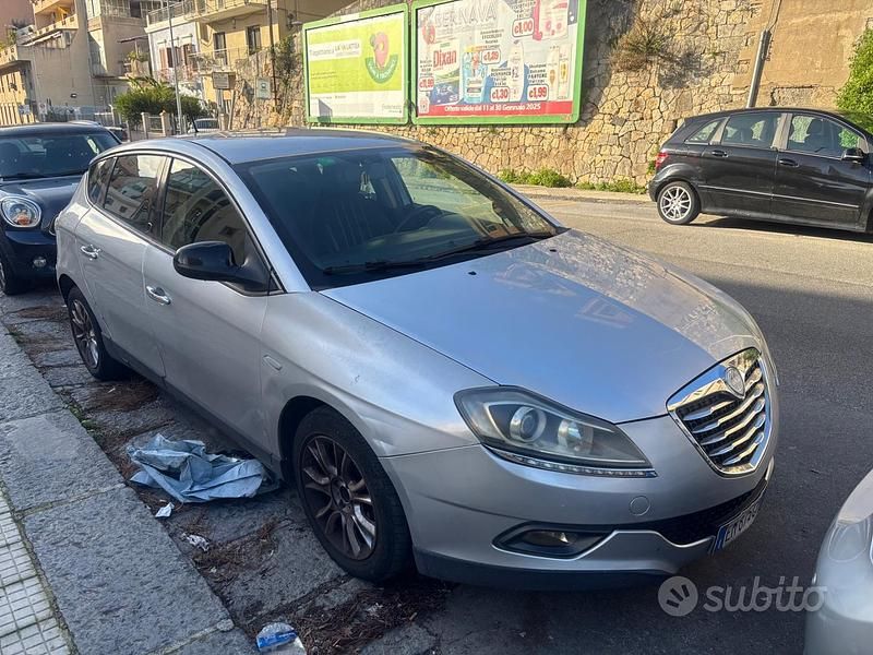 Usata Lancia Delta 105 CV (77 kW) 2012 Grigio Utilitaria