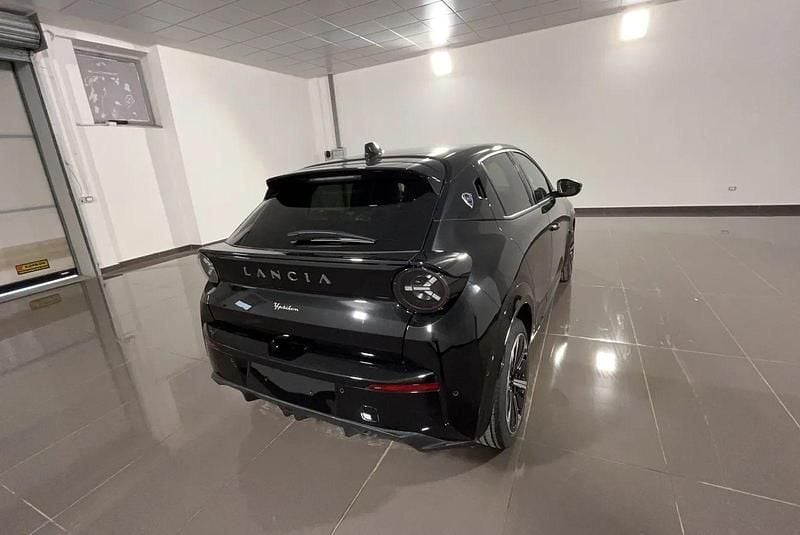 Usata Lancia Ypsilon 101 CV (74 kW) 2025 Nero Utilitaria