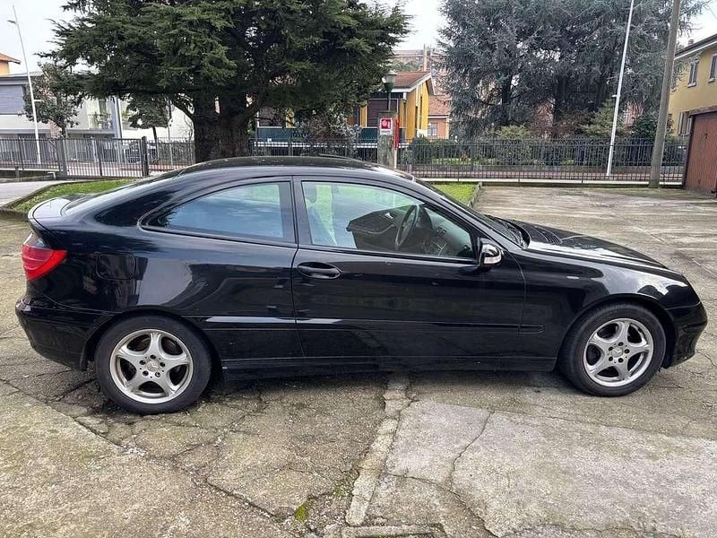 Usata Mercedes C180 131 CV (96 kW) 2002 Nero Coupé