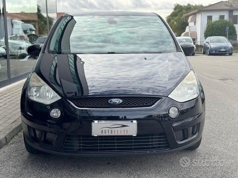Usata Ford S-MAX Titanium 140 CV (102 kW) 2006 Nero Monovolume