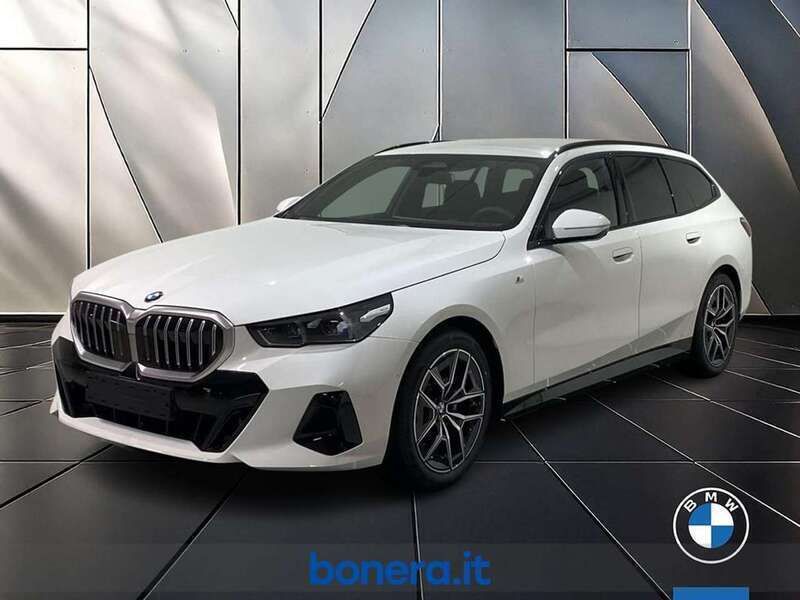 Bianco Nuova 2025 BMW 520 M Sport Station wagon | 62.800 € (Buon prezzo) - Immagine 1/4