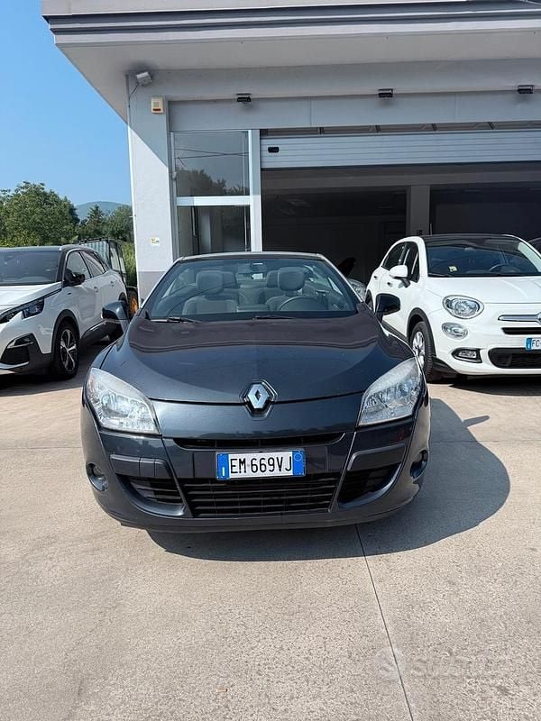 Grigio Usata 2012 Renault Mégane Cabriolet Cabrio | 8000 € (Buon prezzo) - Immagine 1/4