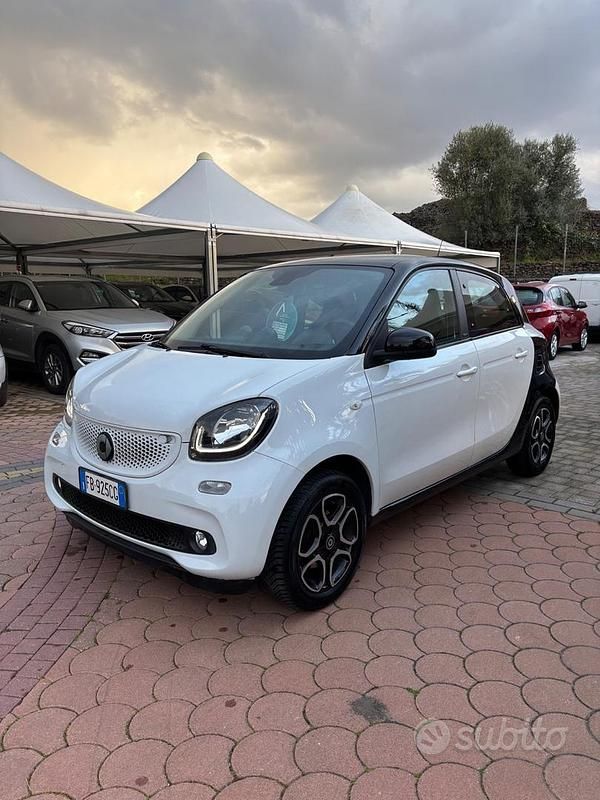 Usata Smart ForFour Prime 71 CV (52 kW) 2016 Bianco Utilitaria
