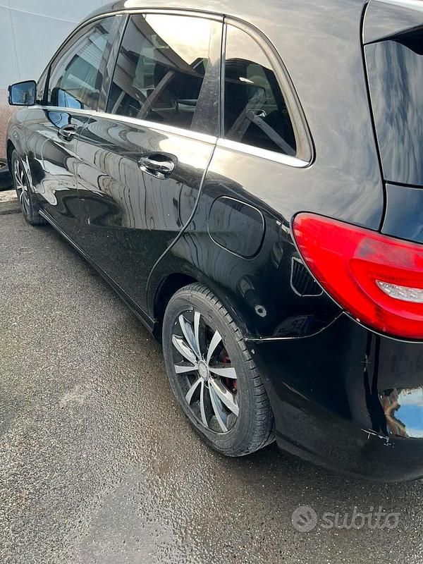 Usata Mercedes B180 109 CV (80 kW) 2015 Utilitaria