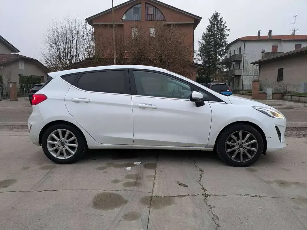 Usata Ford Fiesta Titanium 75 CV (55 kW) 2019 Bianco Utilitaria