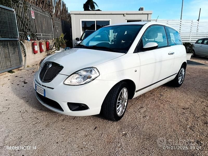 Usata Lancia Ypsilon 75 CV (55 kW) 2011 Bianco Utilitaria