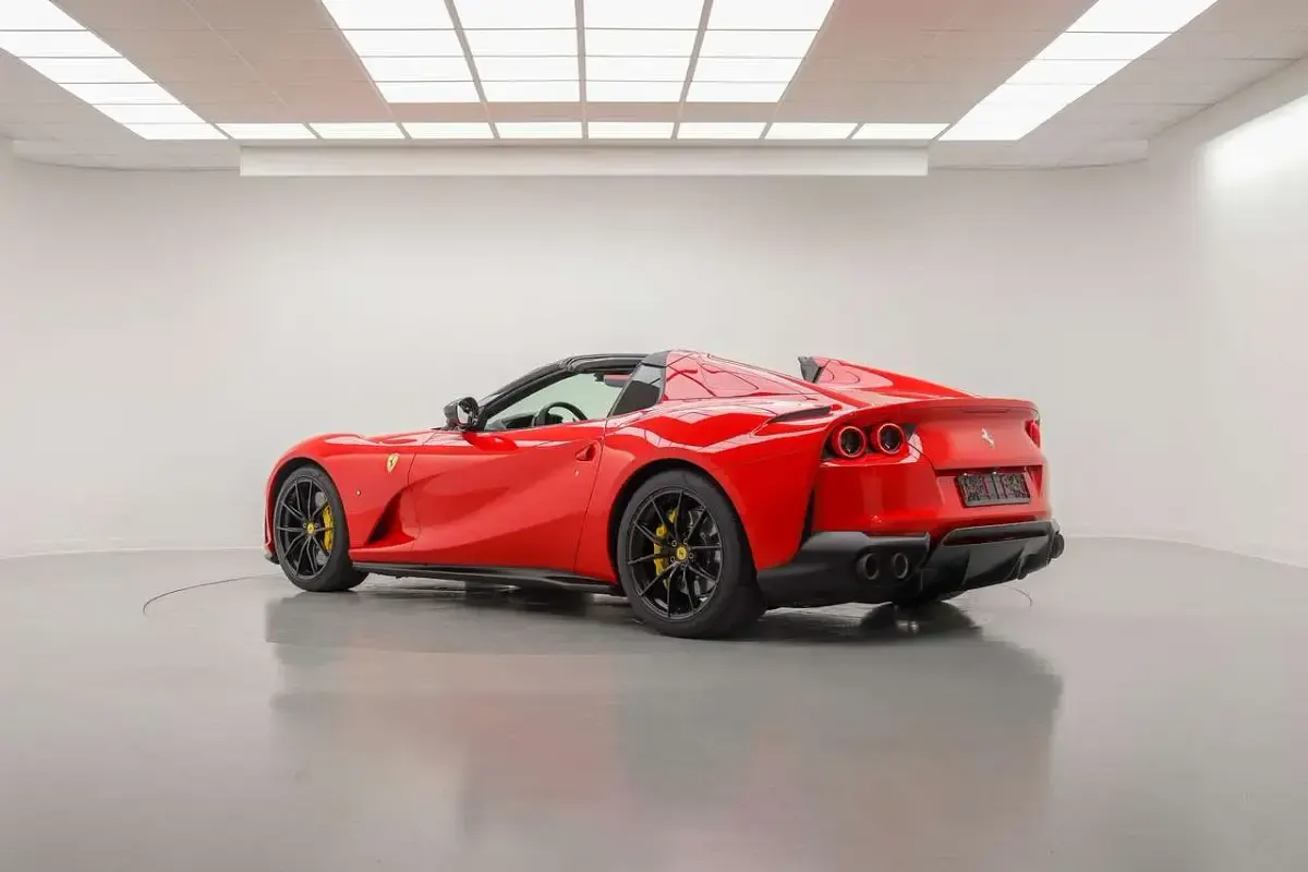 Usata Ferrari 812 795 CV (584 kW) 2021 Rosso corsa Cabrio