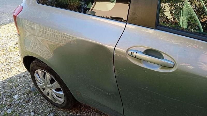 Usata Toyota Yaris Sol 87 CV (63 kW) 2008 Argento Utilitaria