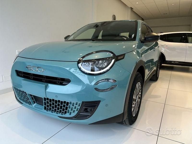 Nuova Fiat 600 110 CV (80 kW) 2025 Azzurro SUV