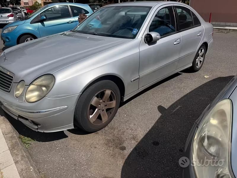 Usata Mercedes E270 177 CV (130 kW) 2005 Berlina
