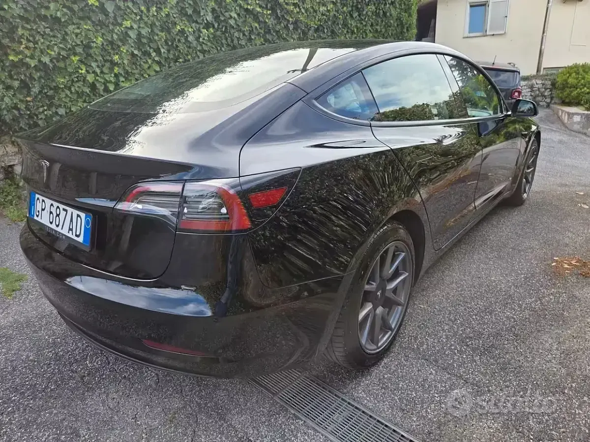 Usata Tesla Model 3 Standard Range 88 kW (120 CV) 2023 Nero Berlina