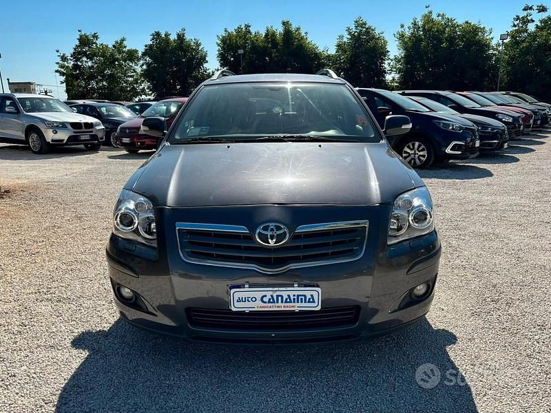 Usata Toyota Avensis 126 CV (92 kW) 2007 Grigio Station wagon