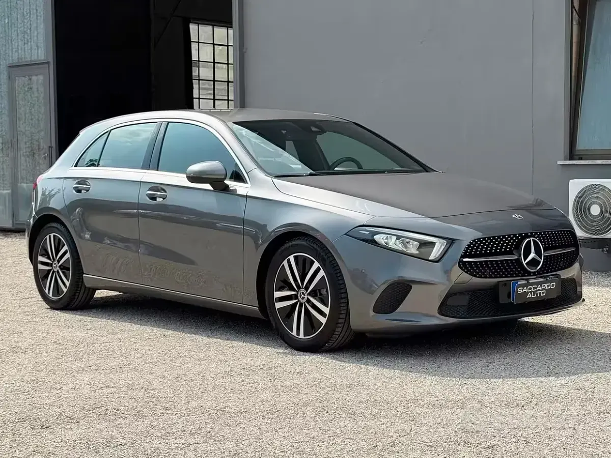 Usata Mercedes A180 116 CV (85 kW) 2021 Grigio Berlina