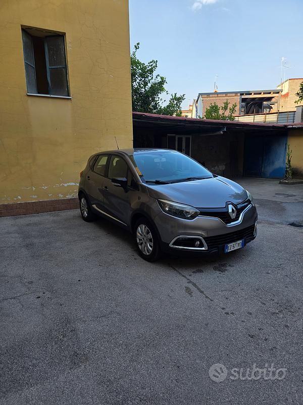 Grigio Usata 2015 Renault Captur SUV | 8500 € (Cara) - Immagine 1/4
