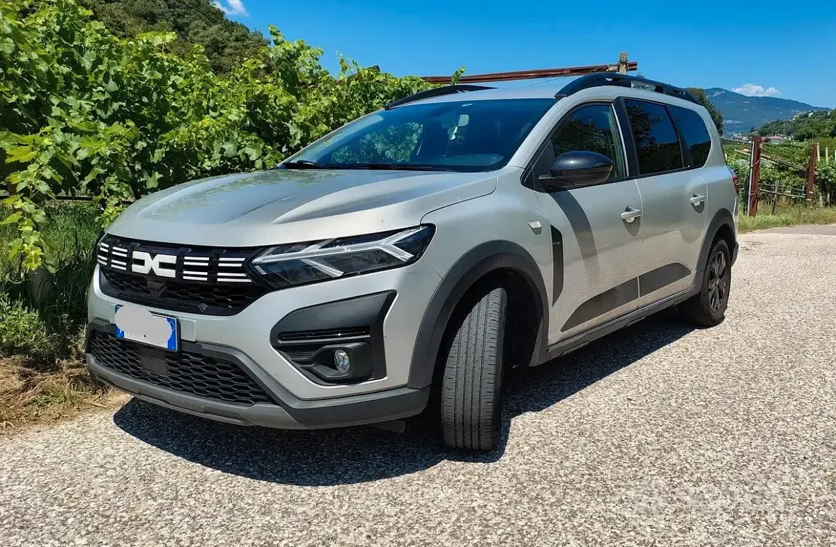 Usata Dacia Jogger Extreme 101 CV (74 kW) 2023 Grigio Monovolume