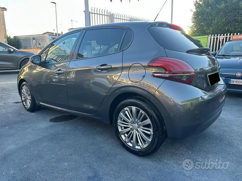 Usata Peugeot 208 Allure 75 CV (55 kW) 2018 Grigio Utilitaria