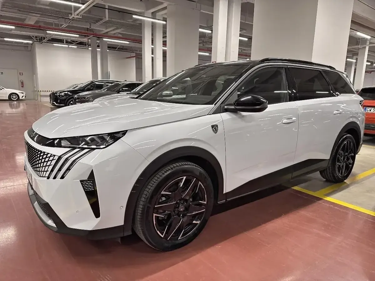 Usata Peugeot 5008 GT 196 CV (144 kW) 2024 Bianco SUV