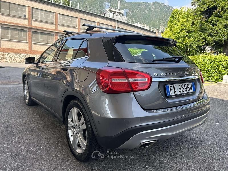 Usata Mercedes GLA180 136 CV (100 kW) 2017 Gray SUV