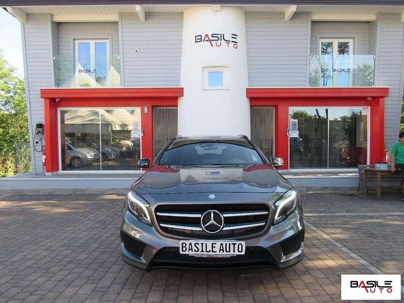 Grigio(met.) Usata 2015 Mercedes GLA200 Premium SUV | 19.800 € (Cara) - Immagine 1/4