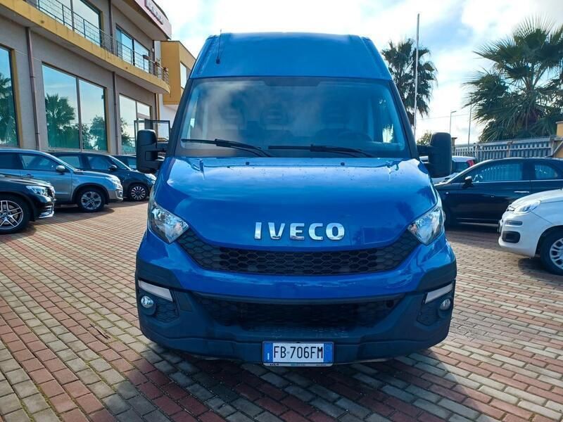 Usata Iveco Daily 126 CV (92 kW) 2015 Blu