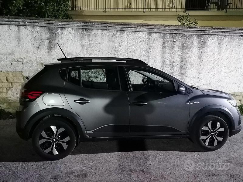 Usata Dacia Sandero Expression 101 CV (74 kW) 2024 Grigio Utilitaria