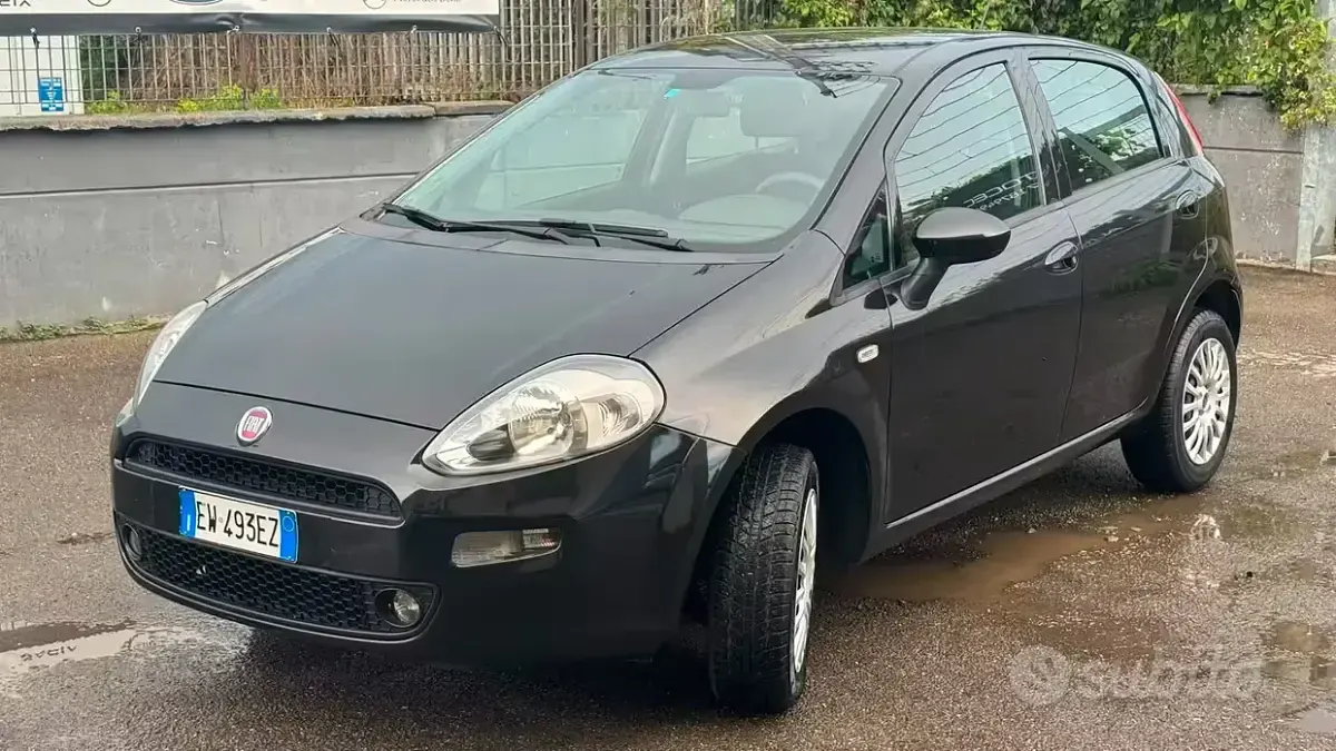 Usata Fiat Punto Lounge 77 CV (56 kW) 2014 Nero Utilitaria