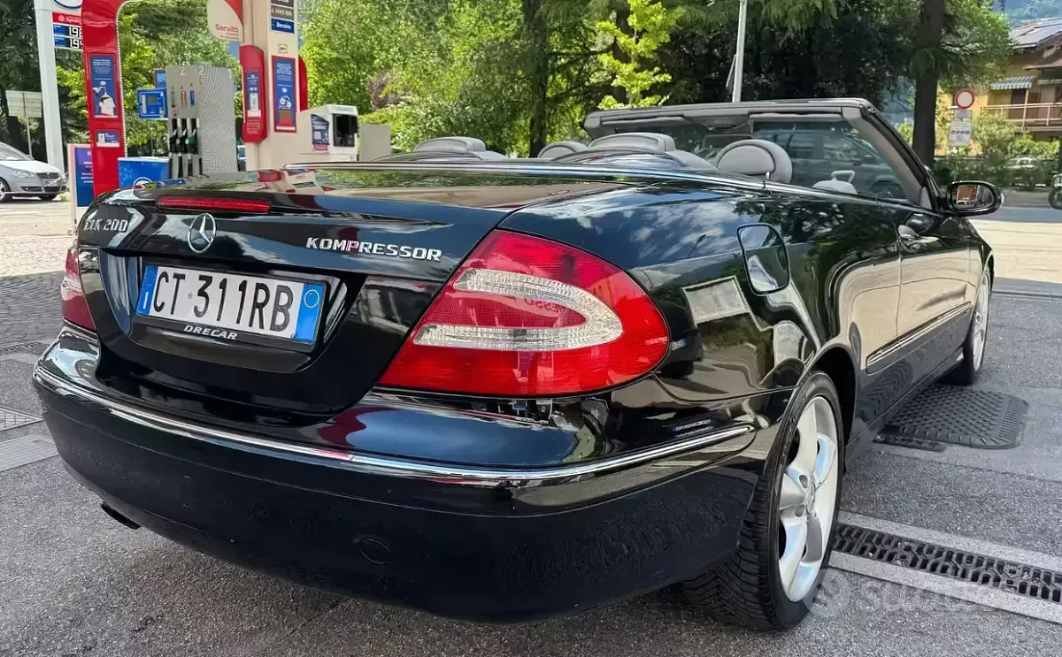 Usata Mercedes CLK200 163 CV (119 kW) 2005 Nero Cabrio