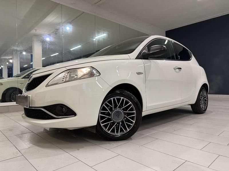 Bianco Usata 2017 Lancia Ypsilon Silver Due volumi | 8500 € (Buon prezzo) - Immagine 1/4