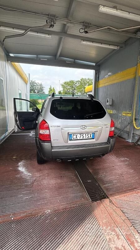 Grigio Usata 2006 Hyundai Tucson SUV | 1000 € (Ottimo prezzo) - Immagine 1/2
