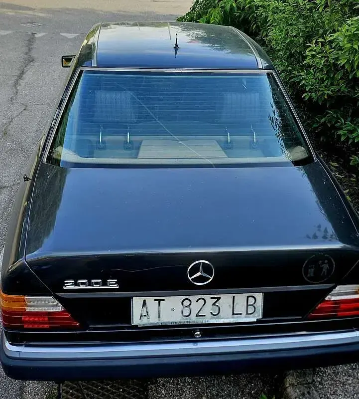 Usata Mercedes E200 122 CV (89 kW) 1990 Berlina