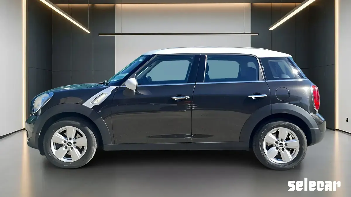 Usata Mini Cooper D Countryman Business 111 CV (81 kW) 2017 5v grigio manganese metallizza SUV
