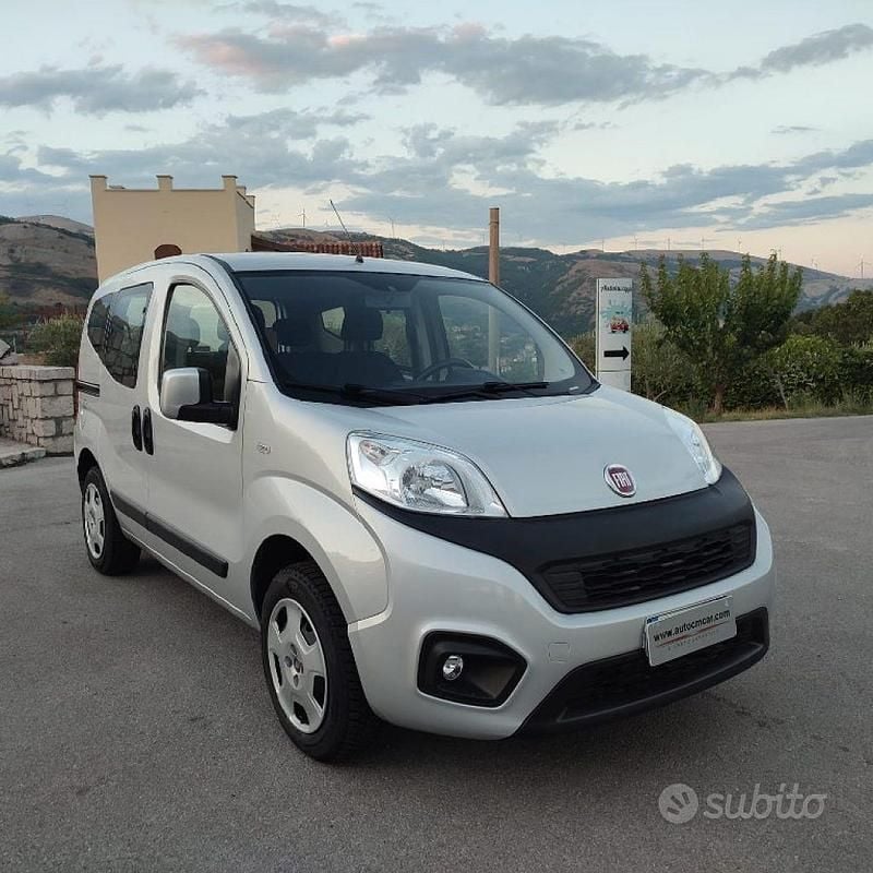 Grigio Usata 2017 Fiat Qubo Lounge Monovolume | 9000 € (Cara) - Immagine 1/4