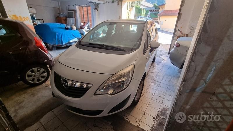 Bianco Usata 2012 Opel Meriva Monovolume | 4000 € (Buon prezzo) - Immagine 1/4