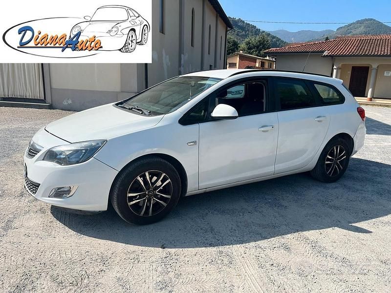 Usata Opel Astra Cosmo 165 CV (121 kW) 2012 Bianco Station wagon