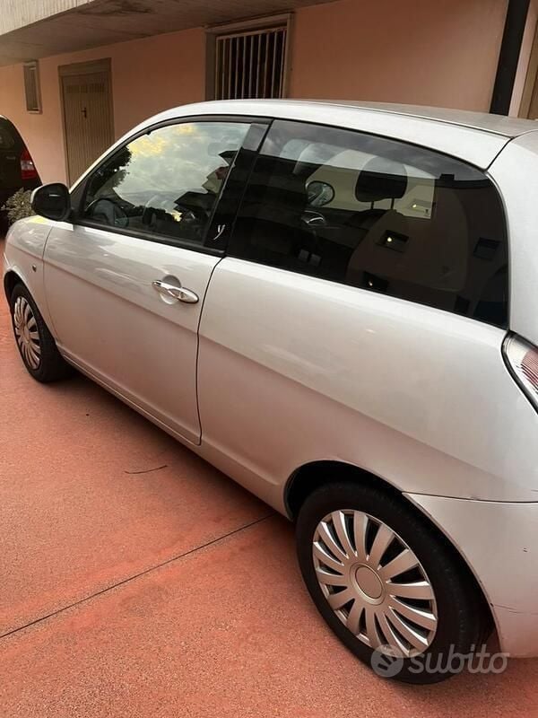 Usata Lancia Ypsilon 69 CV (50 kW) 2010 Grigio Utilitaria