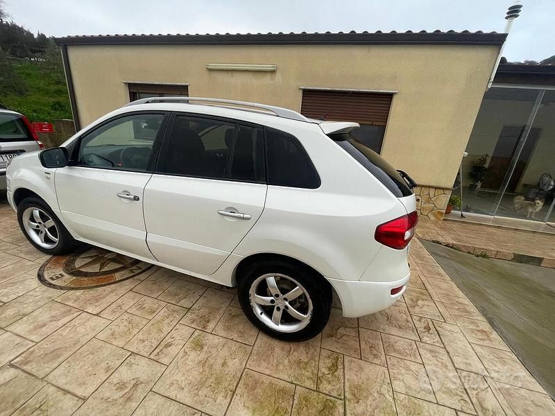 Usata Renault Koleos 150 CV (110 kW) 2010 Bianco SUV