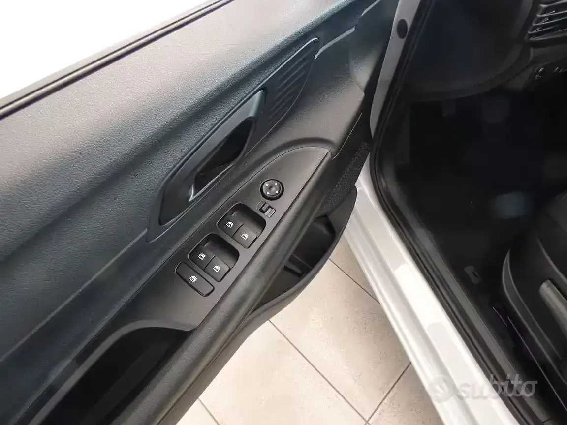 Nuova Hyundai i20 100 CV (73 kW) 2026 Grigio Utilitaria