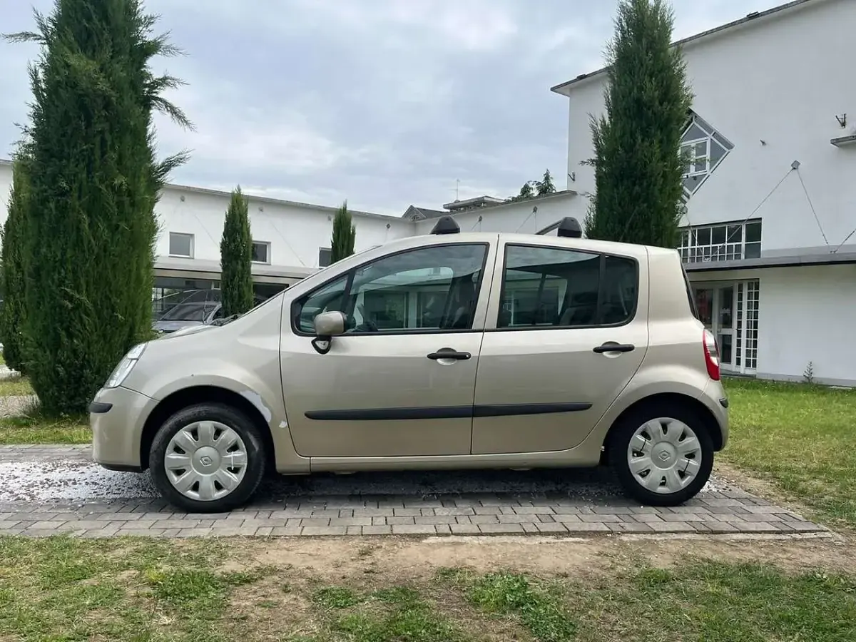 Usata Renault Modus 75 CV (55 kW) 2007 Oro Monovolume