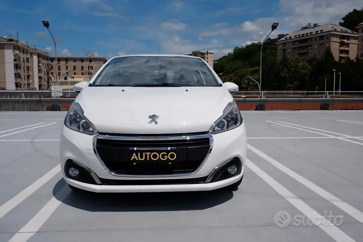 Usata Peugeot 208 Active 102 CV (75 kW) 2019 Bianco Utilitaria