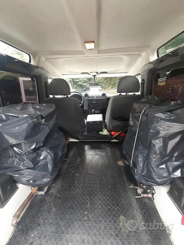 Usata Land Rover Defender 86 CV (63 kW) 2007 Bianco SUV