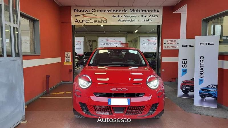 Usata Fiat 600 101 CV (74 kW) 2025 Rosso SUV